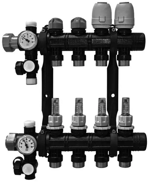 Heizkreisverteiler aus Kunststoff von Daikin mit mehreren Anschlüssen und Druckmanometer, montiert an einer Halterung, in schwarz und grau.